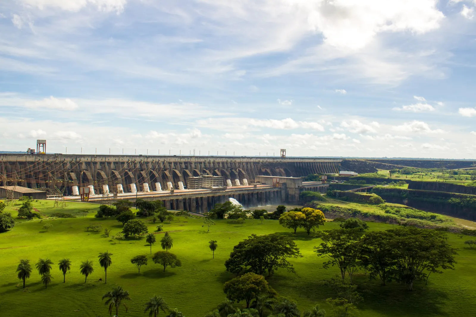 Itaipu-dammen vid Paranáfloden.